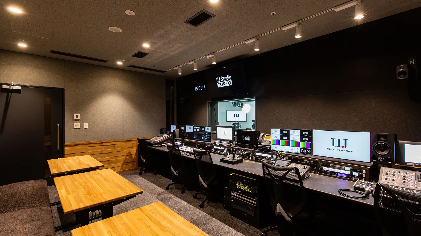 サブコントロールルーム