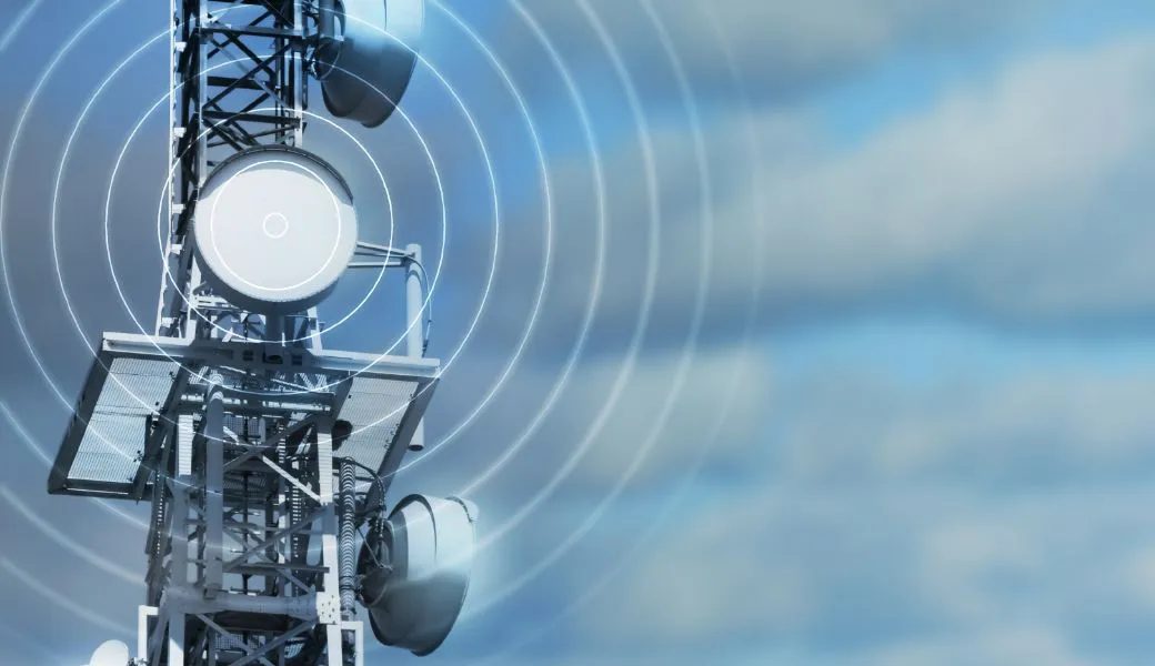 NTTドコモとKDDIのLTEを採用